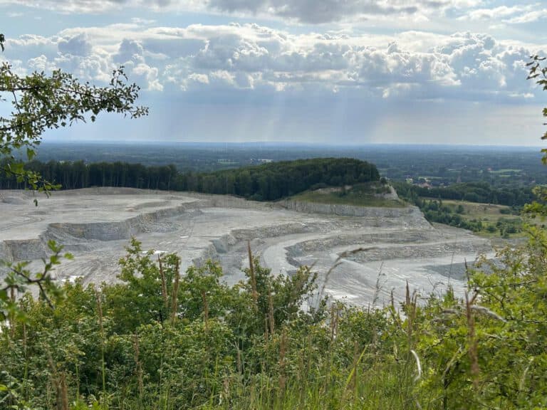 Umweltzerstörung durch den Kalk-Abbau im Teutoburger Wald bei Lienen